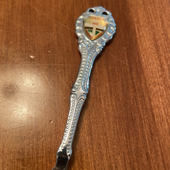 Souvenir spoons from Alberta - Picture 5 of 7